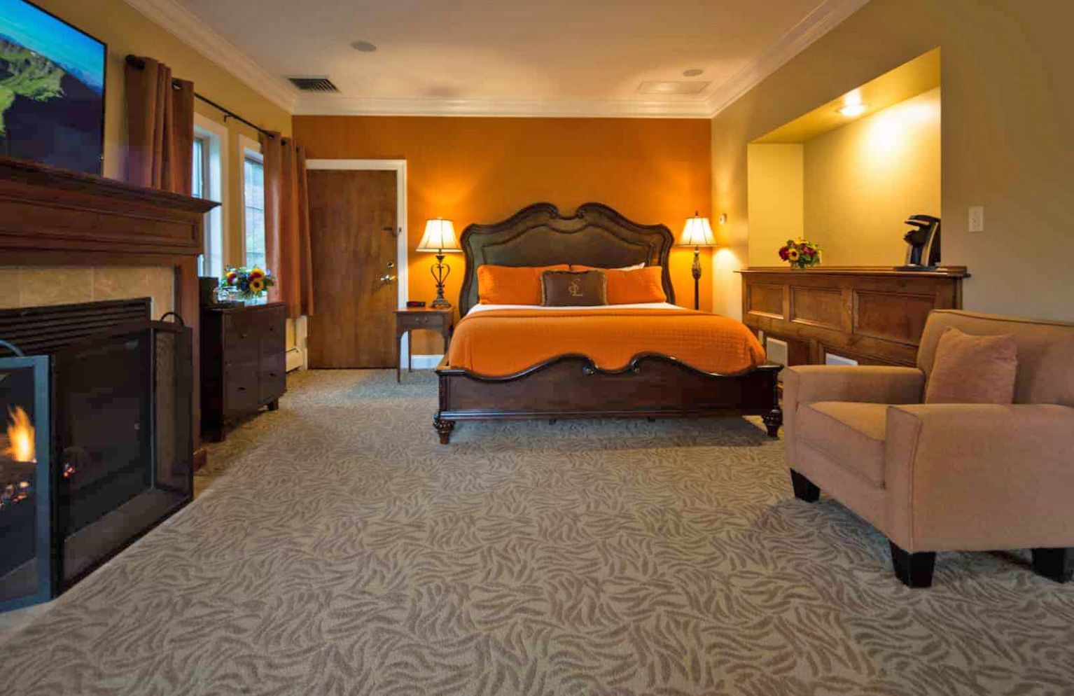 Gallery Image - Inside a guest room at Skytop Lodge Cottages