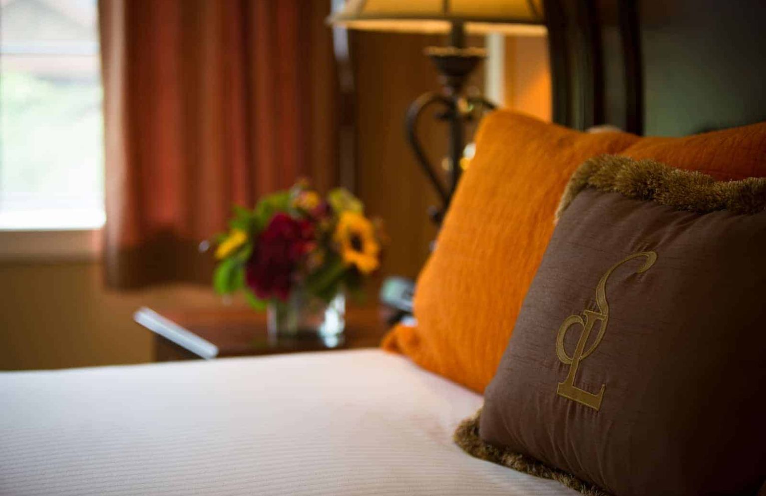 Gallery Image - Inside a guest room at Skytop Lodge Cottages