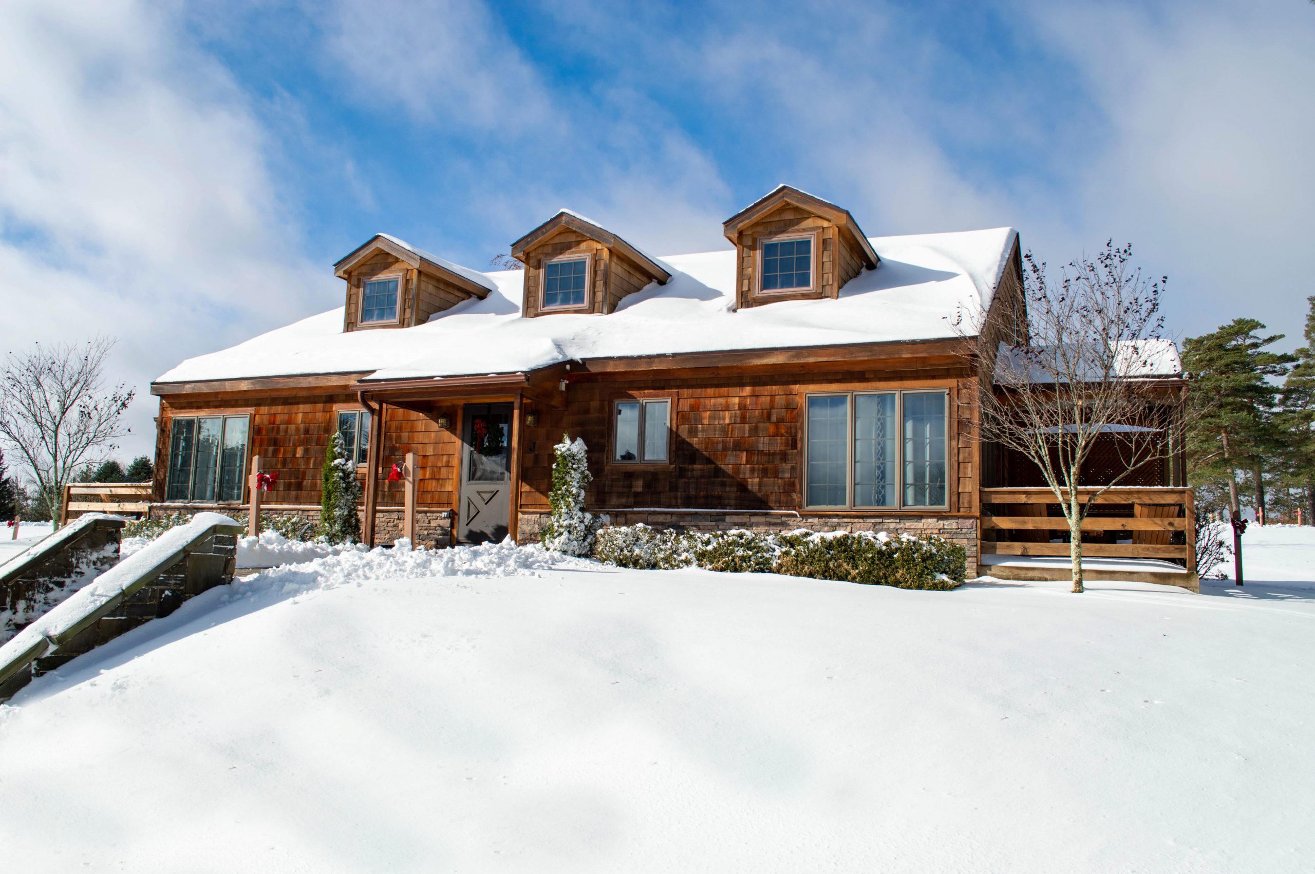 Skytop | Cottage with snow