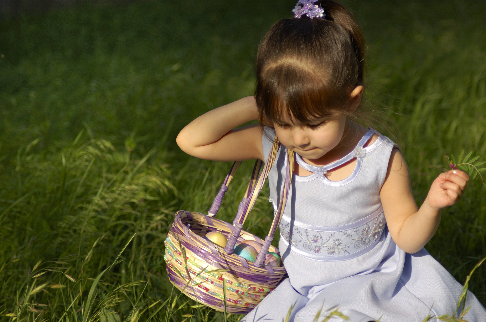 Little girl holding an easter basket at Skytop Lodge