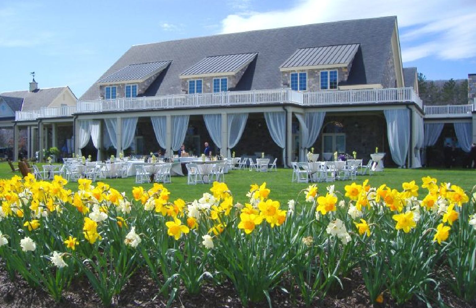 Gallery Image - outside of the wedding venue